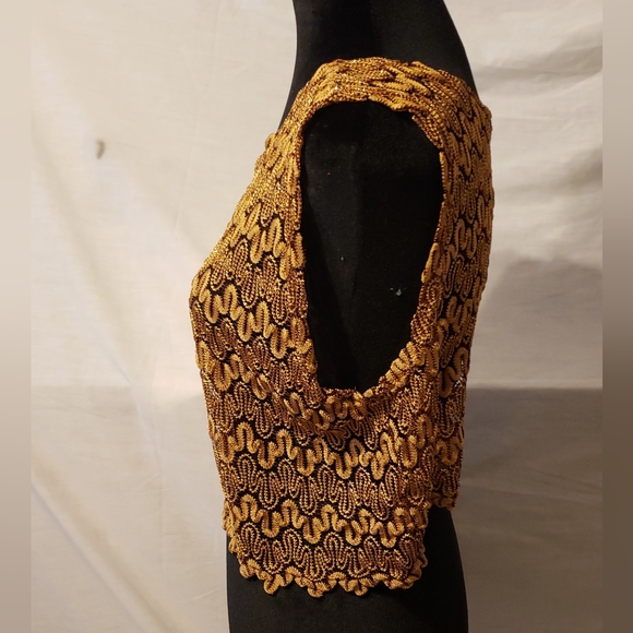 A crocheted like fancy top - Picture 2 of 4